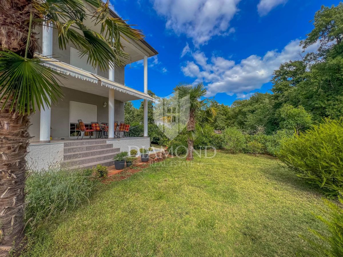 Zona Umago, casa indipendente con ampio giardino e vista mare