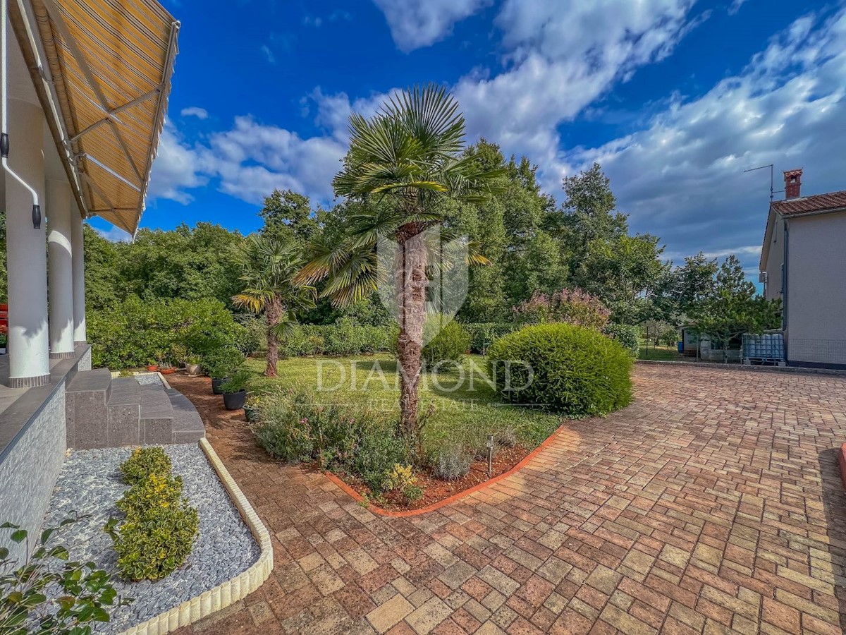 Zona Umago, casa indipendente con ampio giardino e vista mare