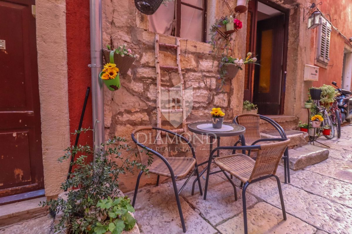 Rovigno, centro, casa spaziosa seconda fila al mare