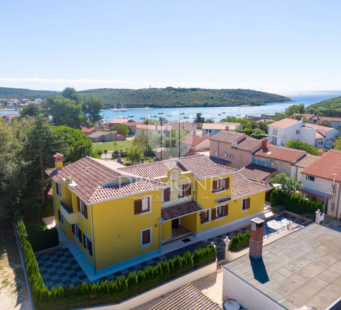 Medulin, dintorni, grande casa con piscina non lontano dalla spiaggia