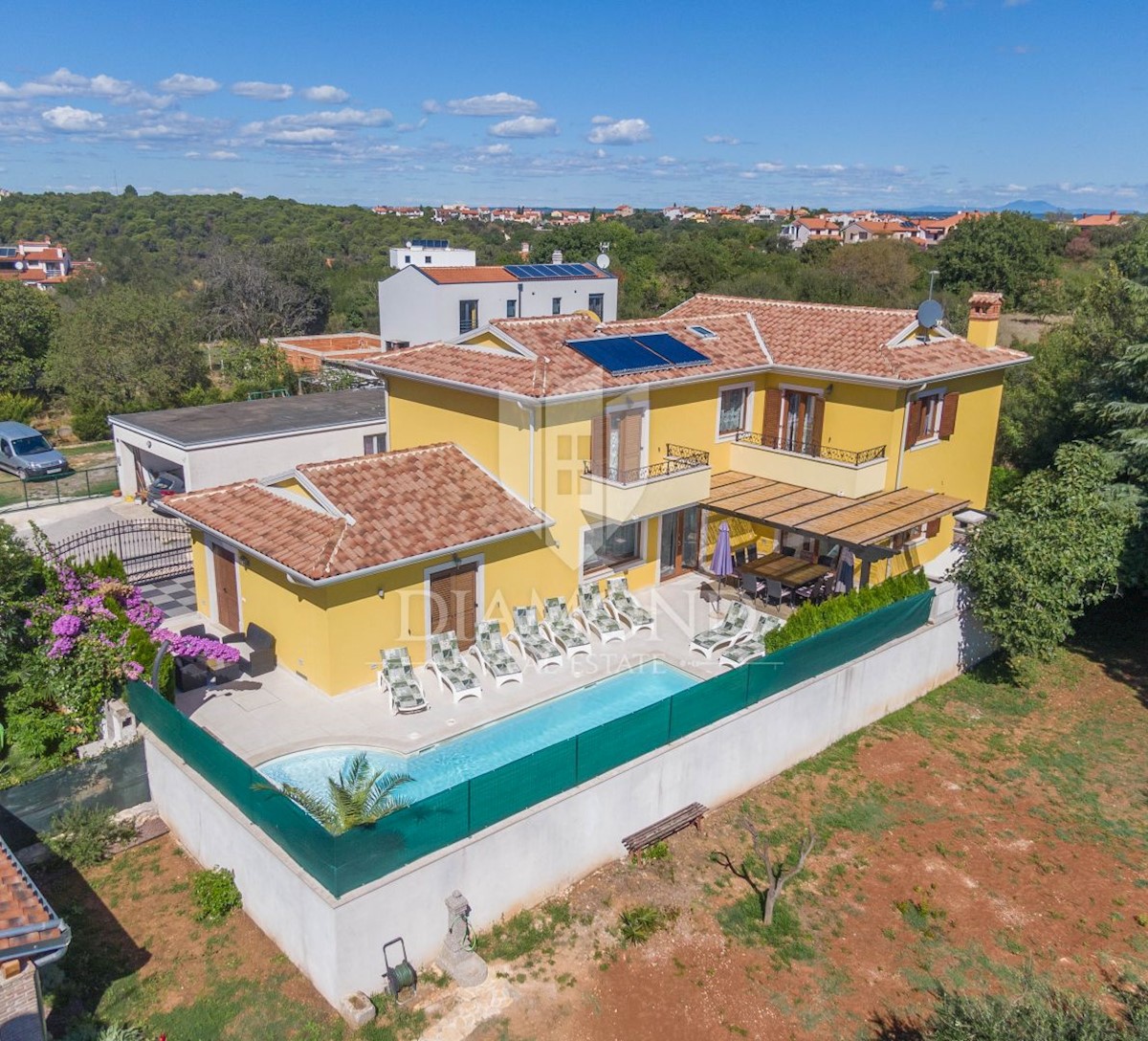 Medulin, dintorni, grande casa con piscina non lontano dalla spiaggia