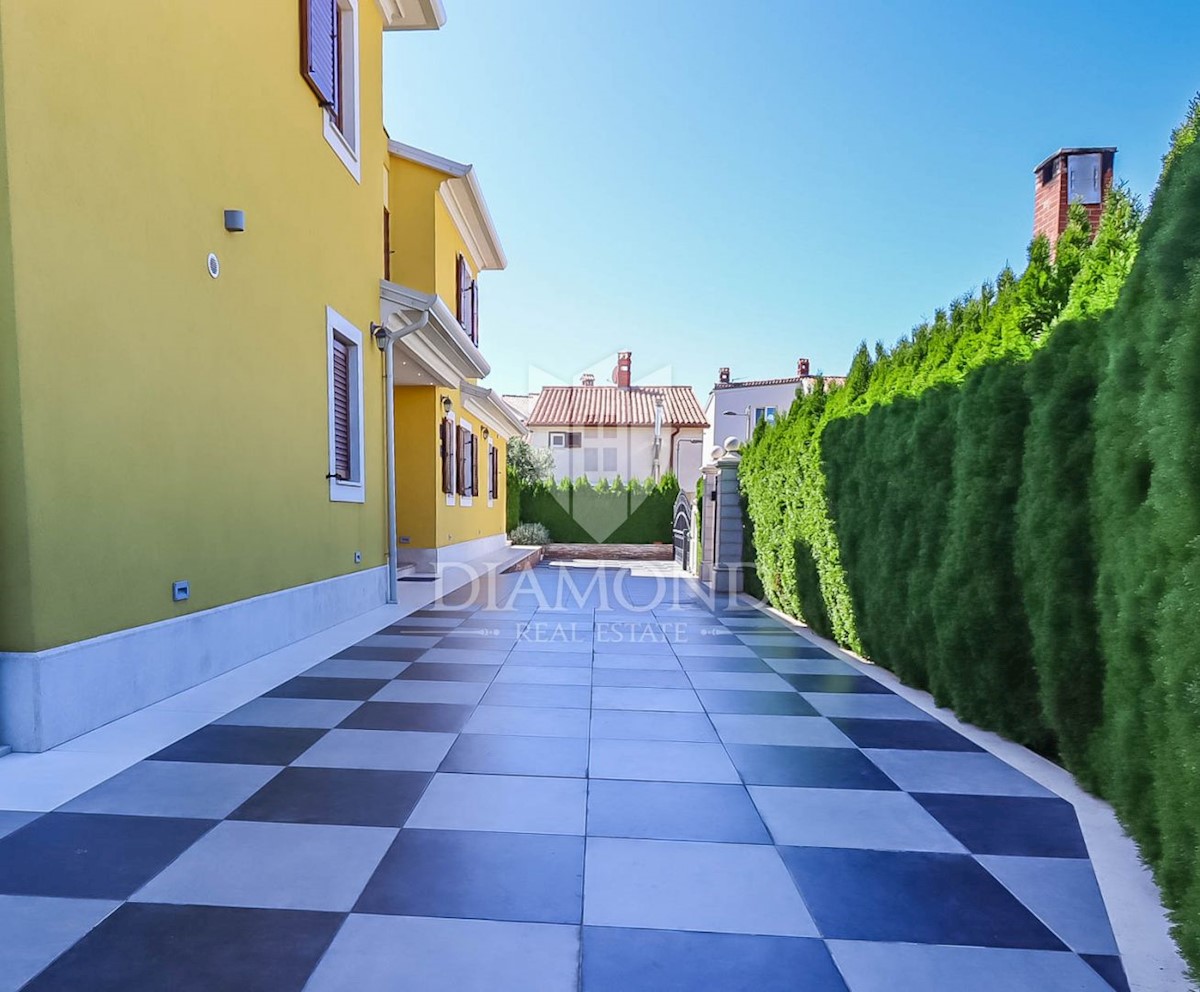 Medulin, dintorni, grande casa con piscina non lontano dalla spiaggia