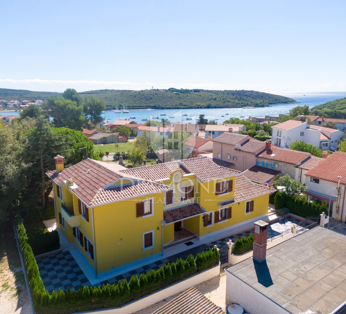 Medulin, dintorni, grande casa con piscina non lontano dalla spiaggia