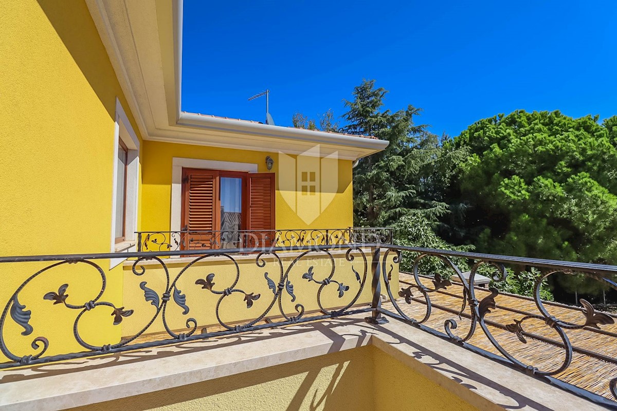 Medulin, dintorni, grande casa con piscina non lontano dalla spiaggia