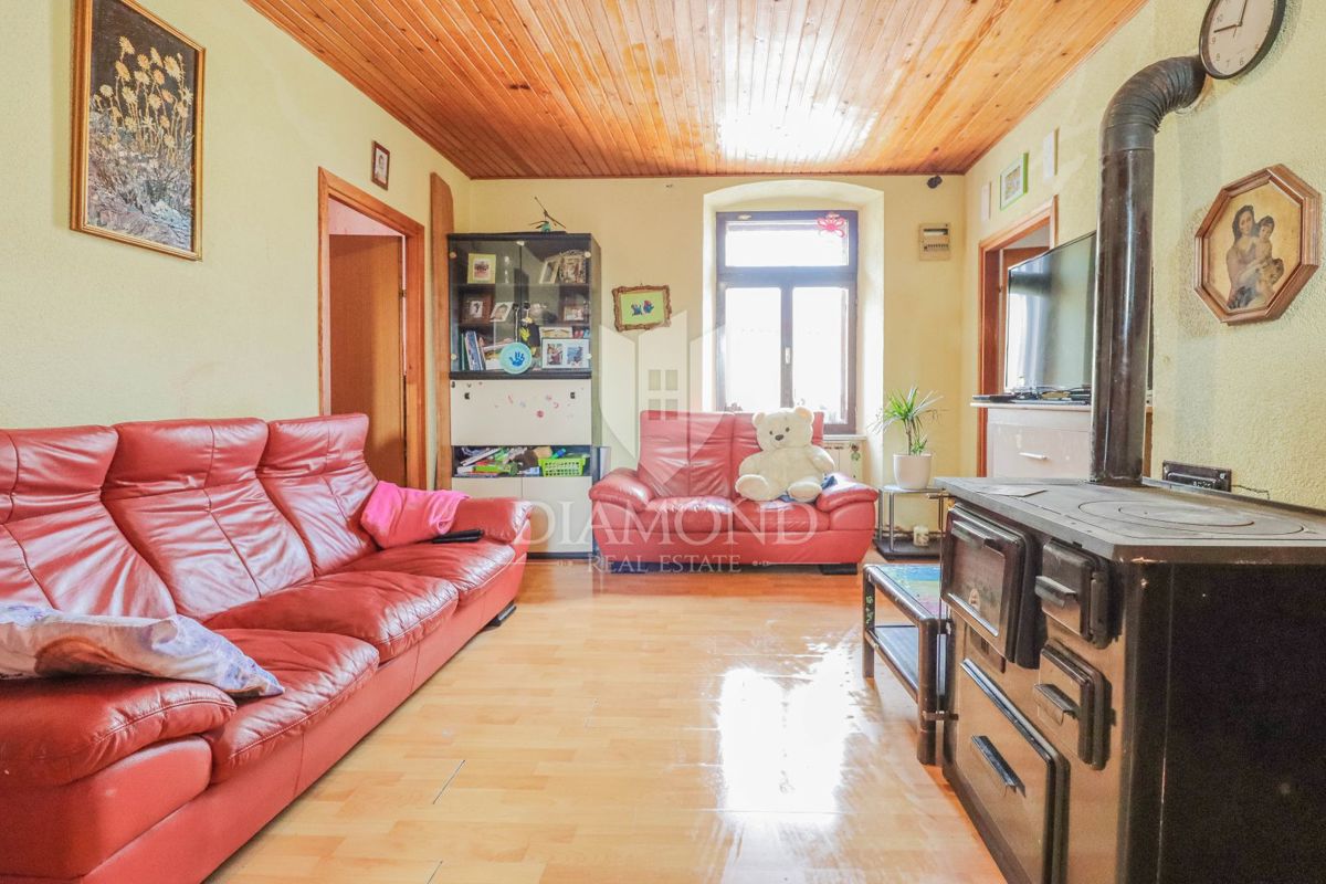 Verteneglio, casa per investimenti con spazio commerciale!
