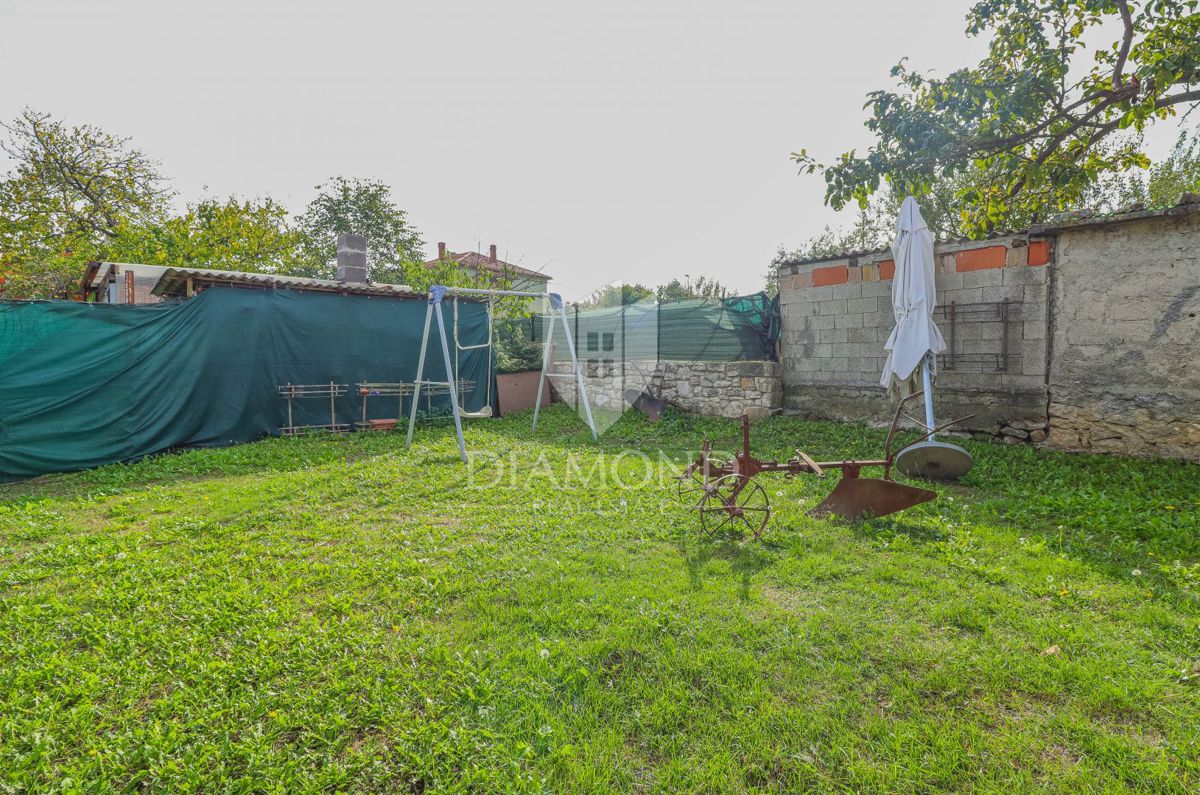 Verteneglio, casa per investimenti con spazio commerciale!