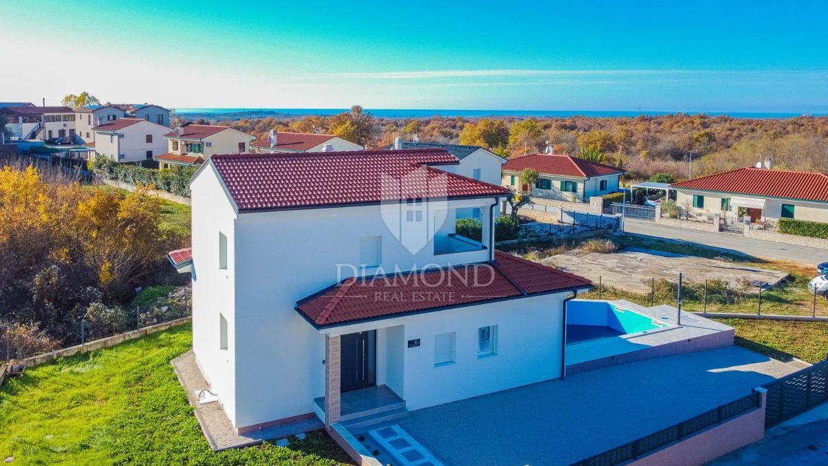 Buie, nuova casa moderna con piscina in una posizione tranquilla!
