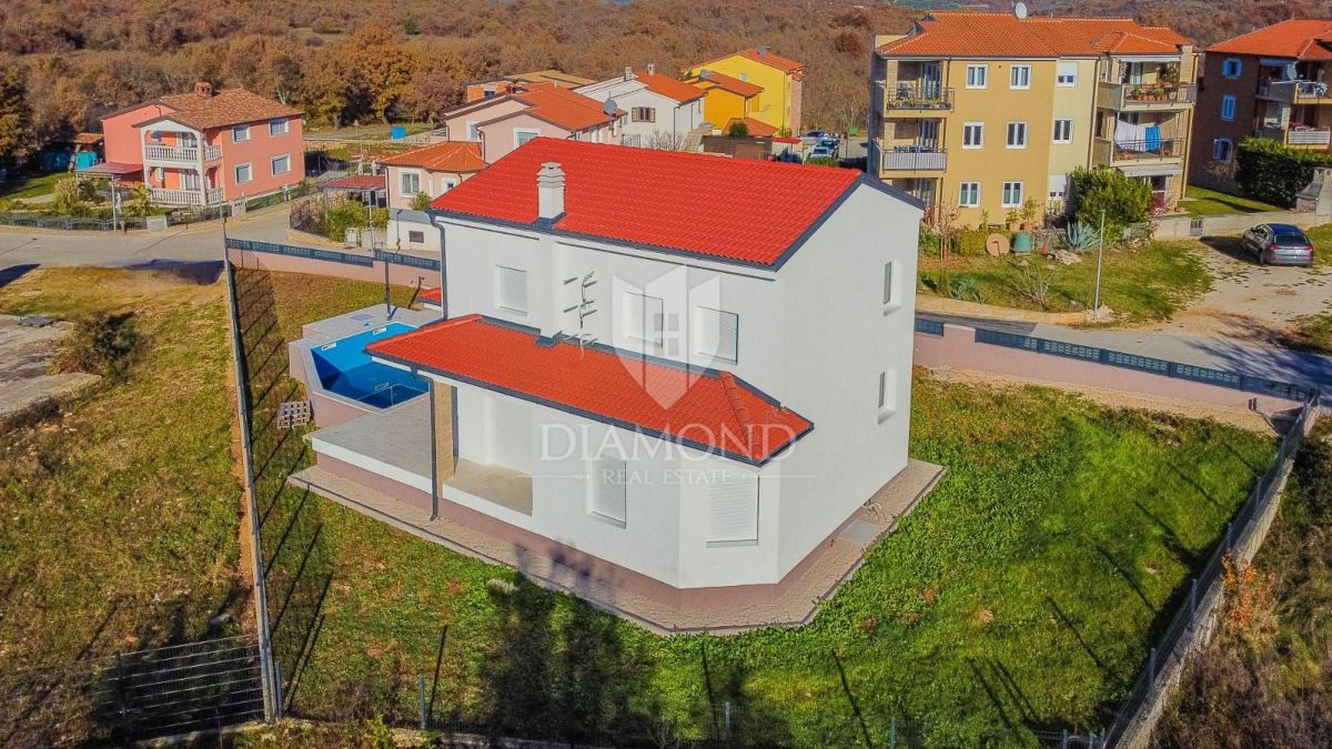 Buie, nuova casa moderna con piscina in una posizione tranquilla!