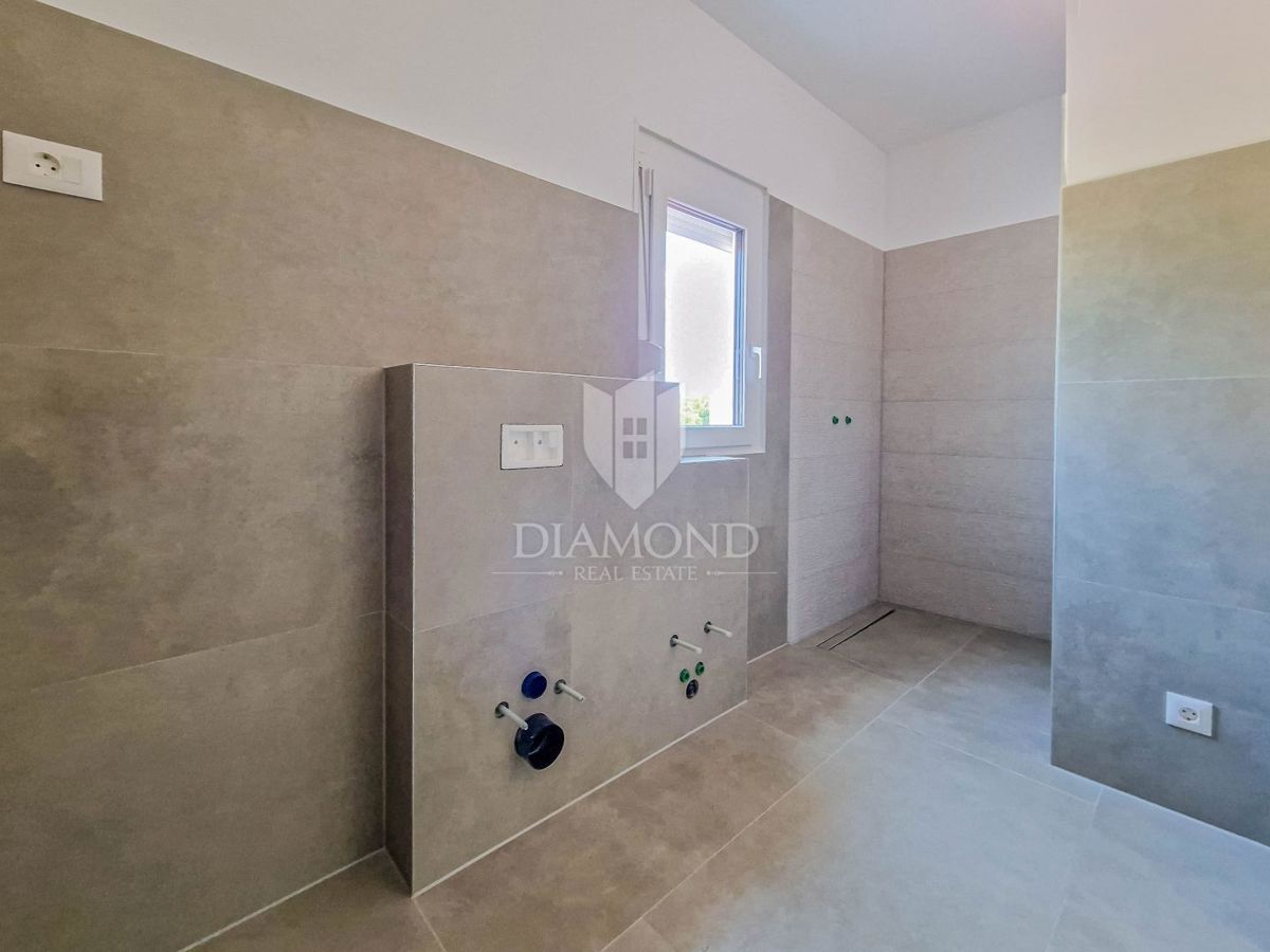 Buie, nuova casa moderna con piscina in una posizione tranquilla!