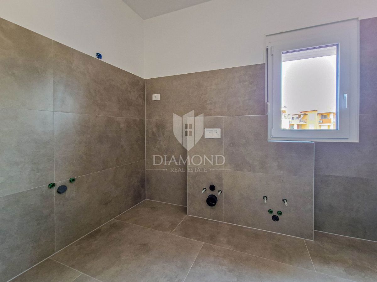 Buie, nuova casa moderna con piscina in una posizione tranquilla!