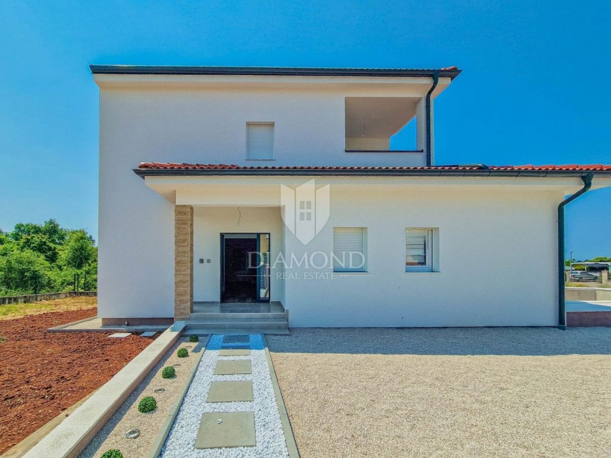 Buie, nuova casa moderna con piscina in una posizione tranquilla!