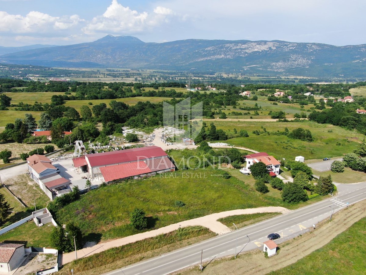 Kršan, terreno edificabile con vista aperta