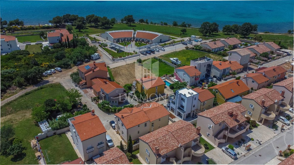 Medulin, bella casa 3a fila dal mare