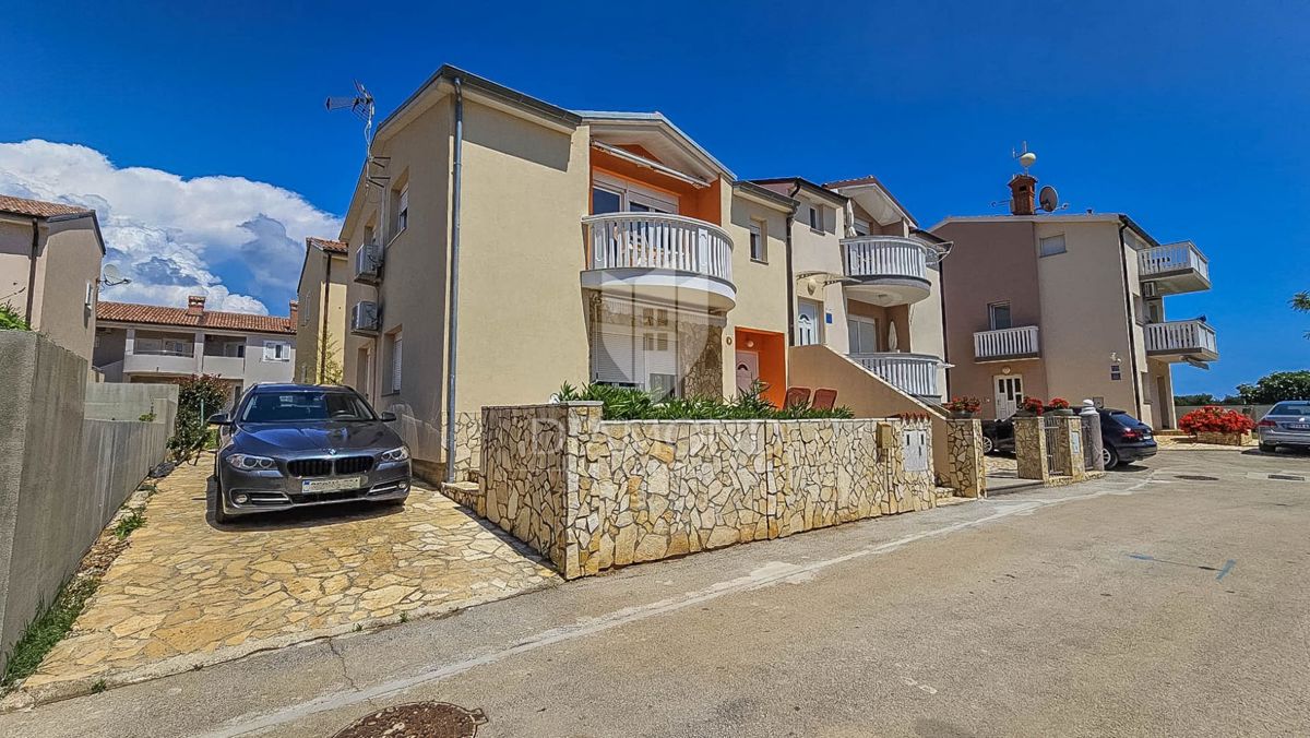 Medulin, bella casa 3a fila dal mare