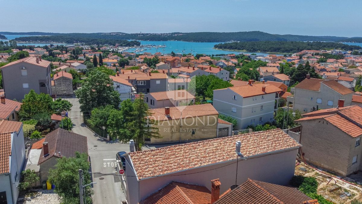 Medulin, casa completamente rinnovata con un cortile ampio