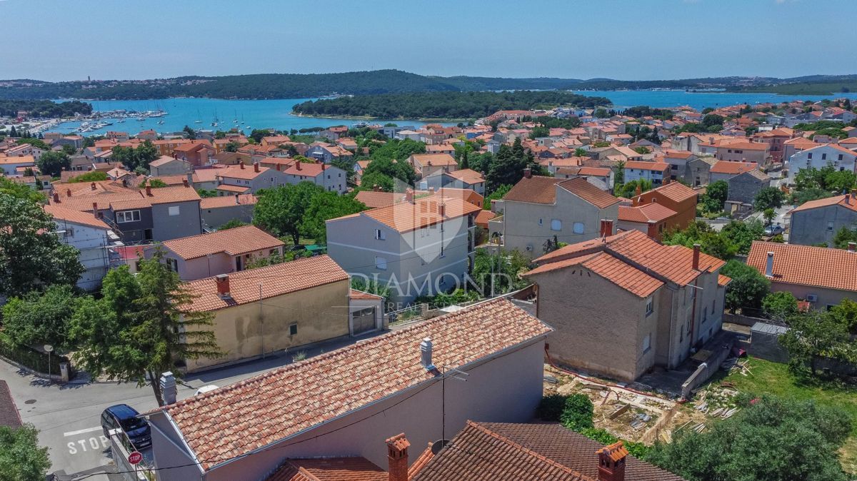 Medulin, casa completamente rinnovata con un cortile ampio