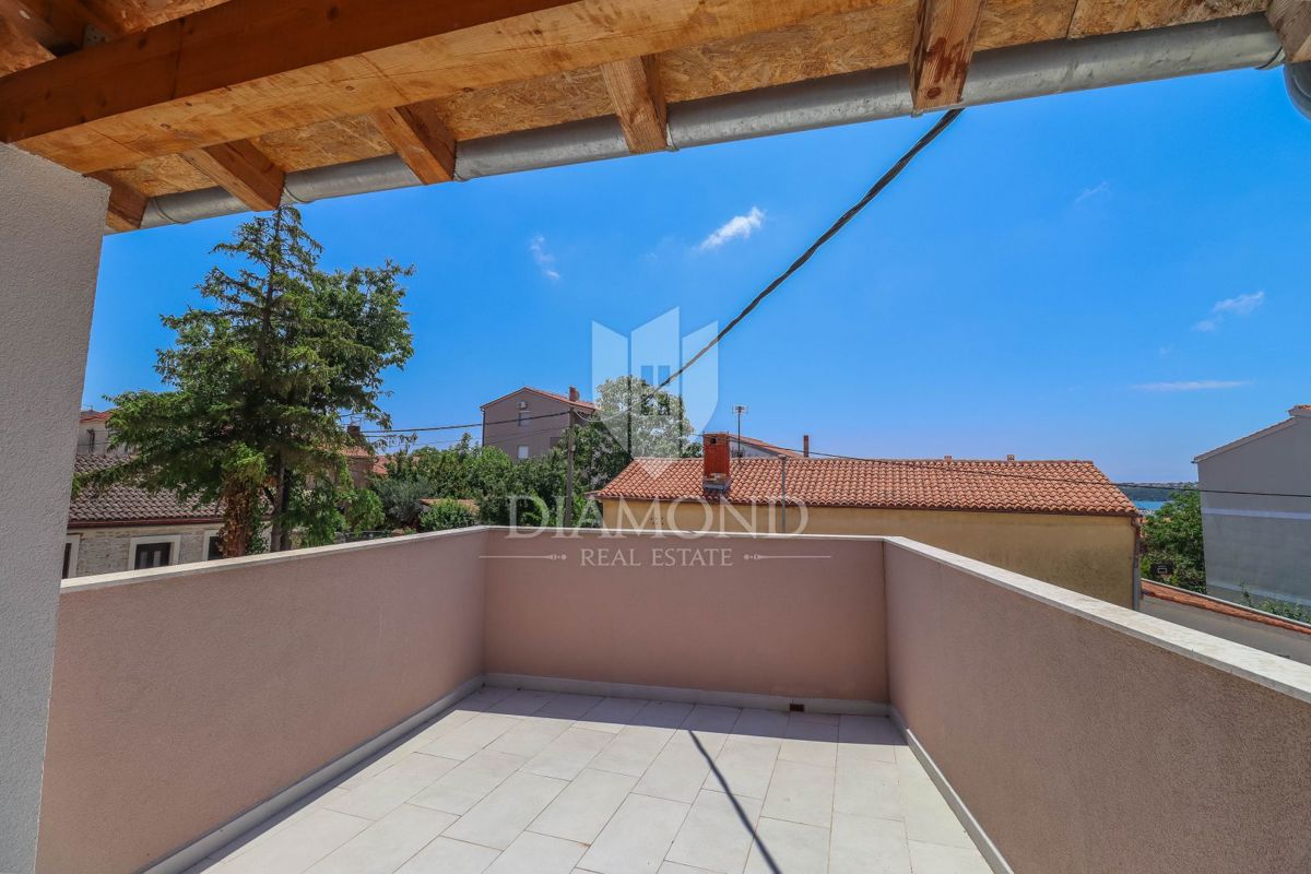 Medulin, casa completamente rinnovata con un cortile ampio