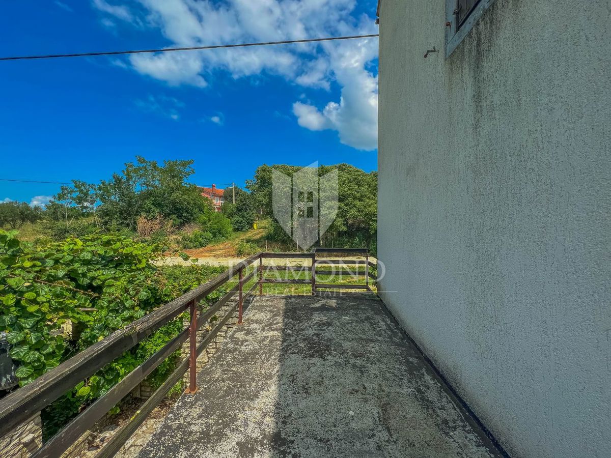 Zona di Umago, casa in pietra in una posizione tranquilla