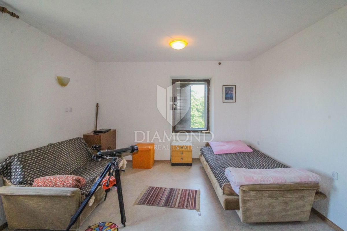 Zona di Umago, casa in pietra in una posizione tranquilla