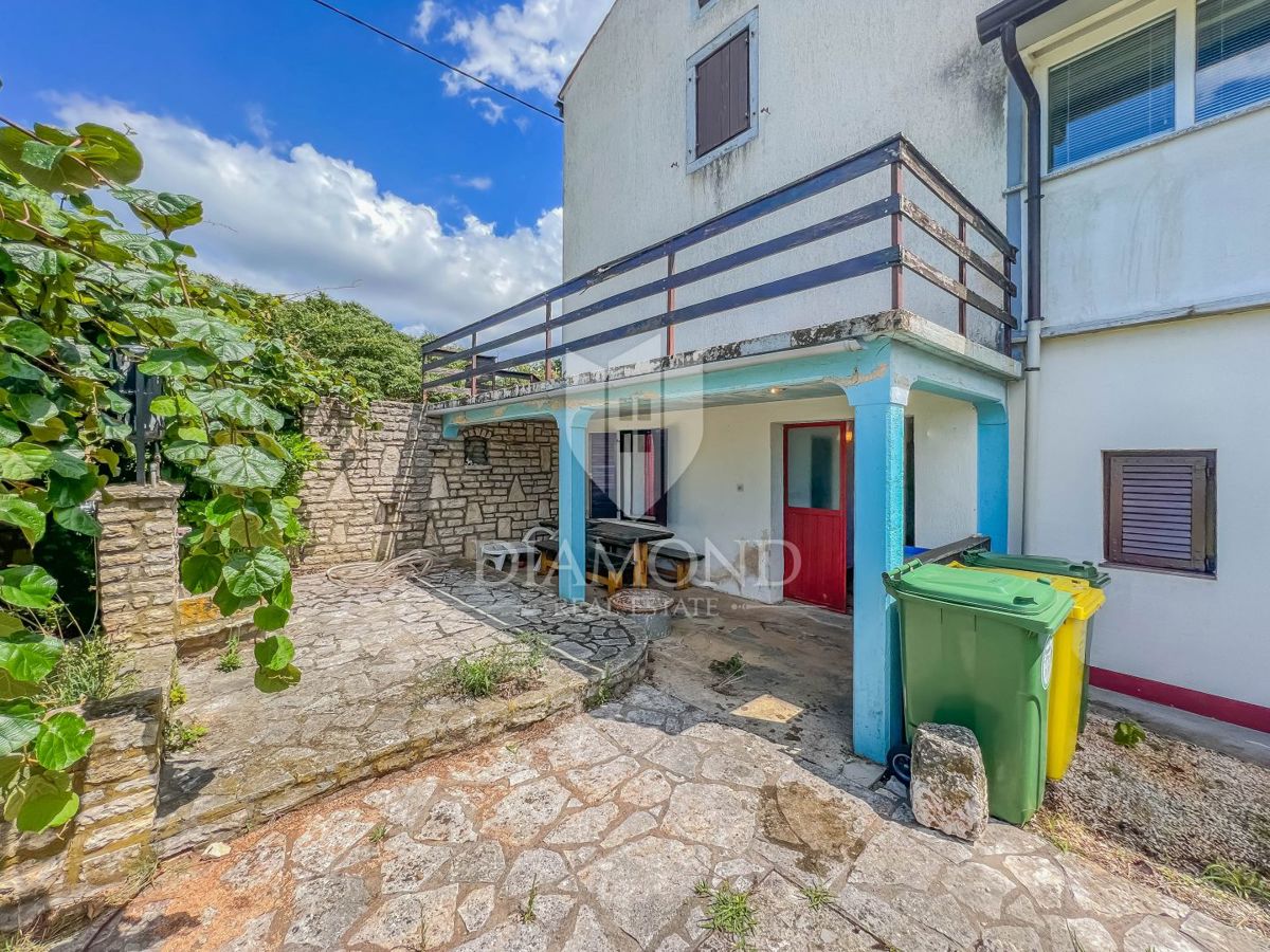 Zona di Umago, casa in pietra in una posizione tranquilla