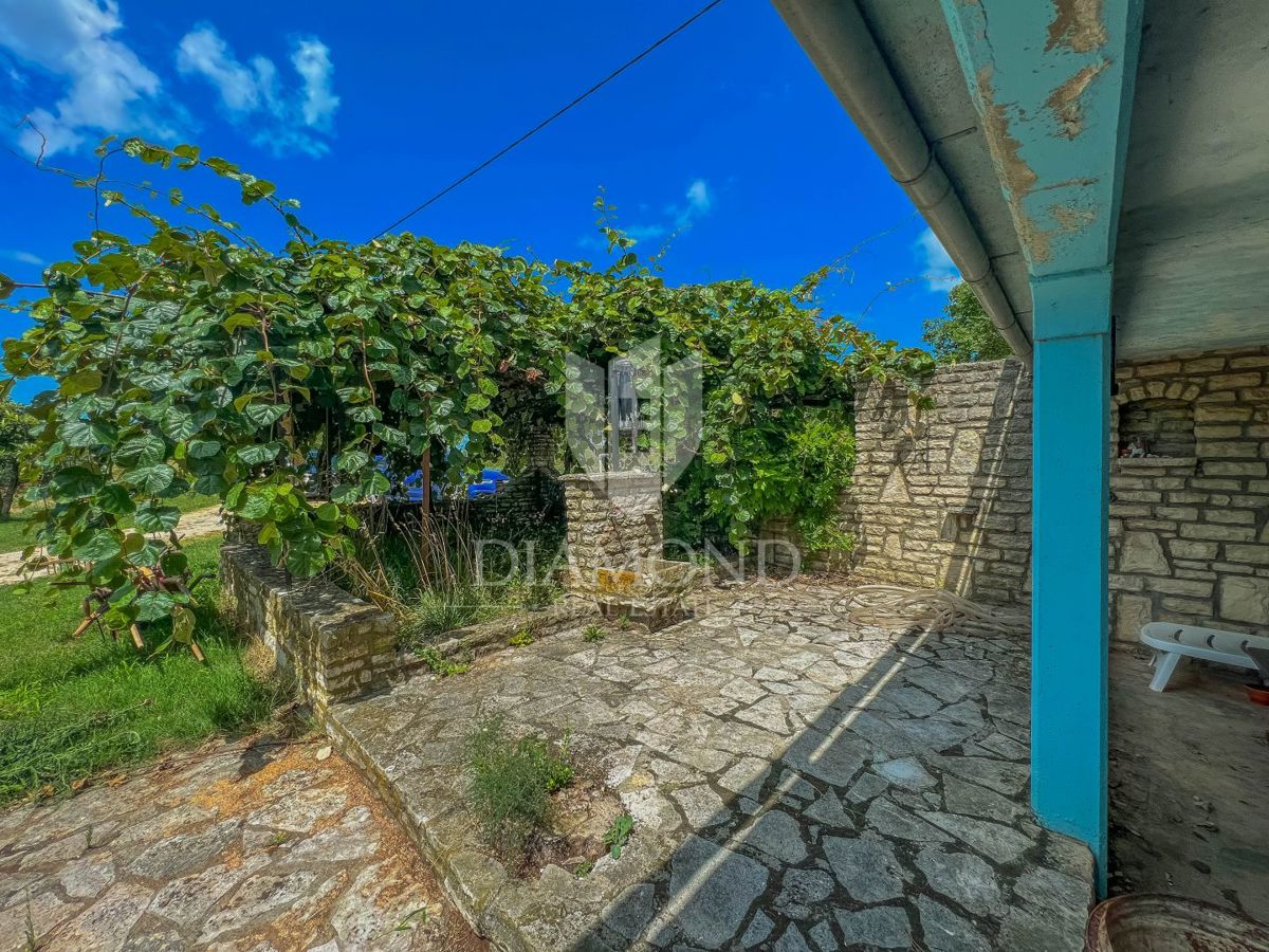 Zona di Umago, casa in pietra in una posizione tranquilla
