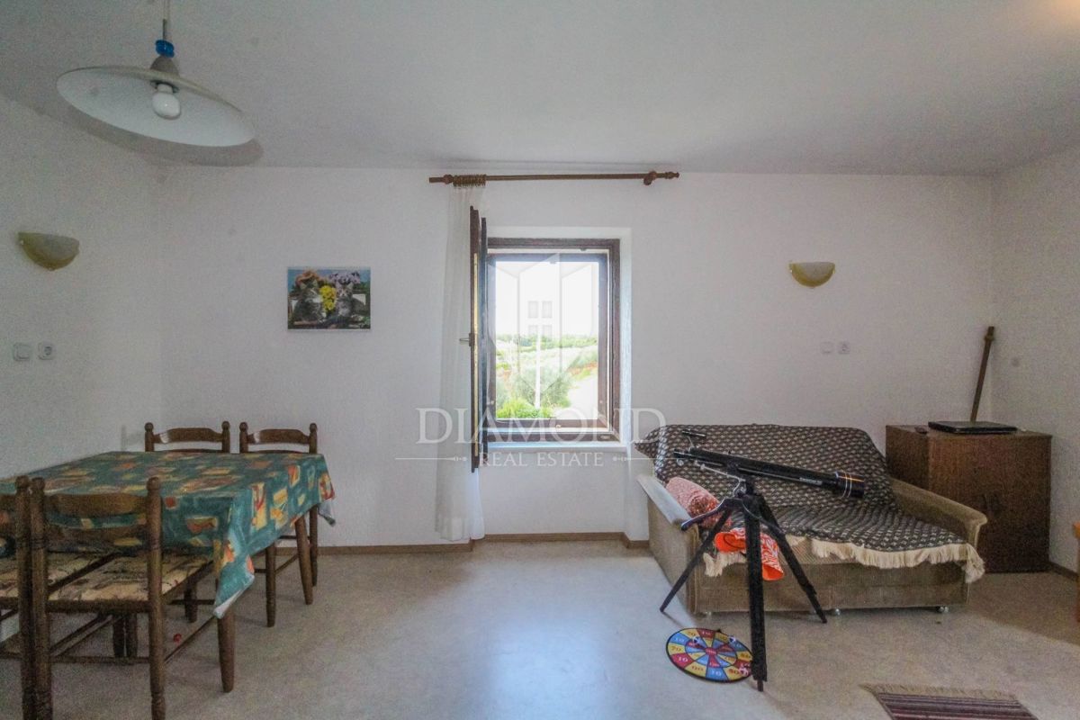 Zona di Umago, casa in pietra in una posizione tranquilla