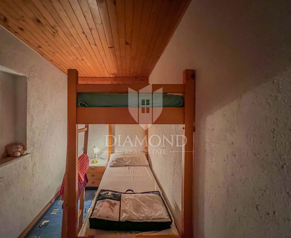 Zona di Umago, casa in pietra in una posizione tranquilla
