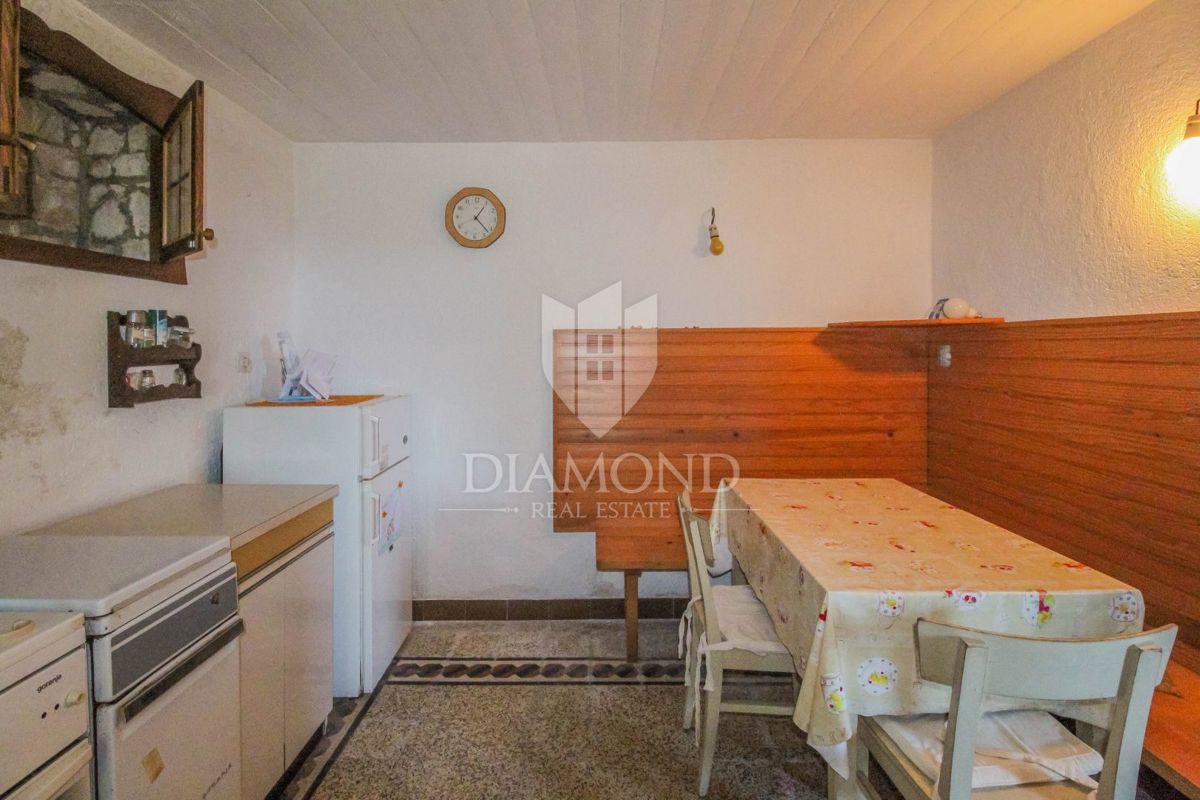 Zona di Umago, casa in pietra in una posizione tranquilla