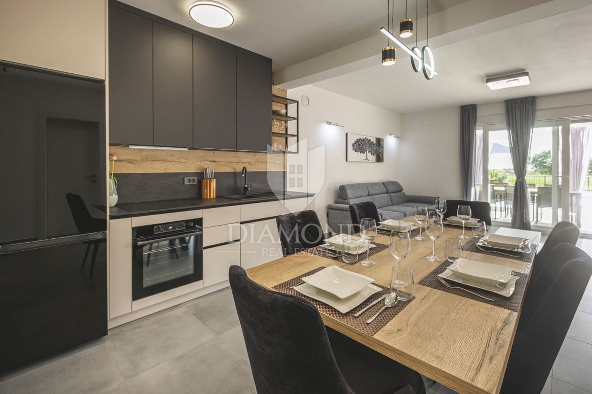 Umago, dintorni! Villa moderna con vista mare!