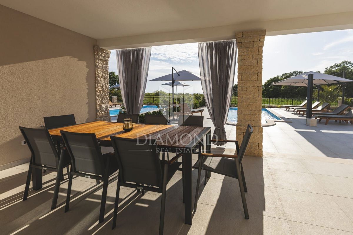 Umago, dintorni! Villa moderna con vista mare!