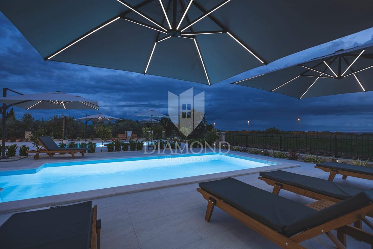 Umago, dintorni! Villa moderna con vista mare!