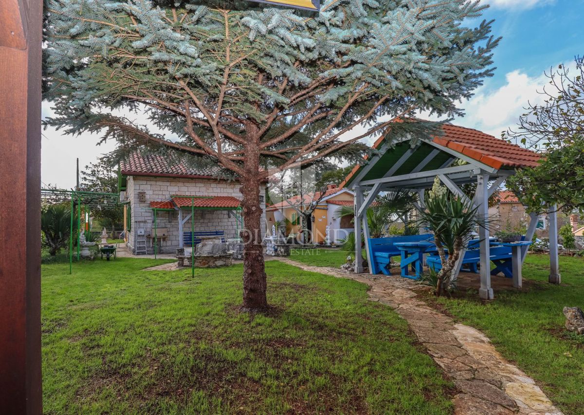 Rovigno, dintorni, affascinante casa in pietra