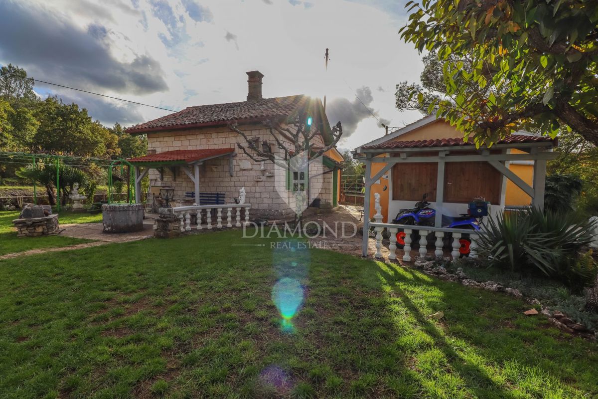 Rovigno, dintorni, affascinante casa in pietra
