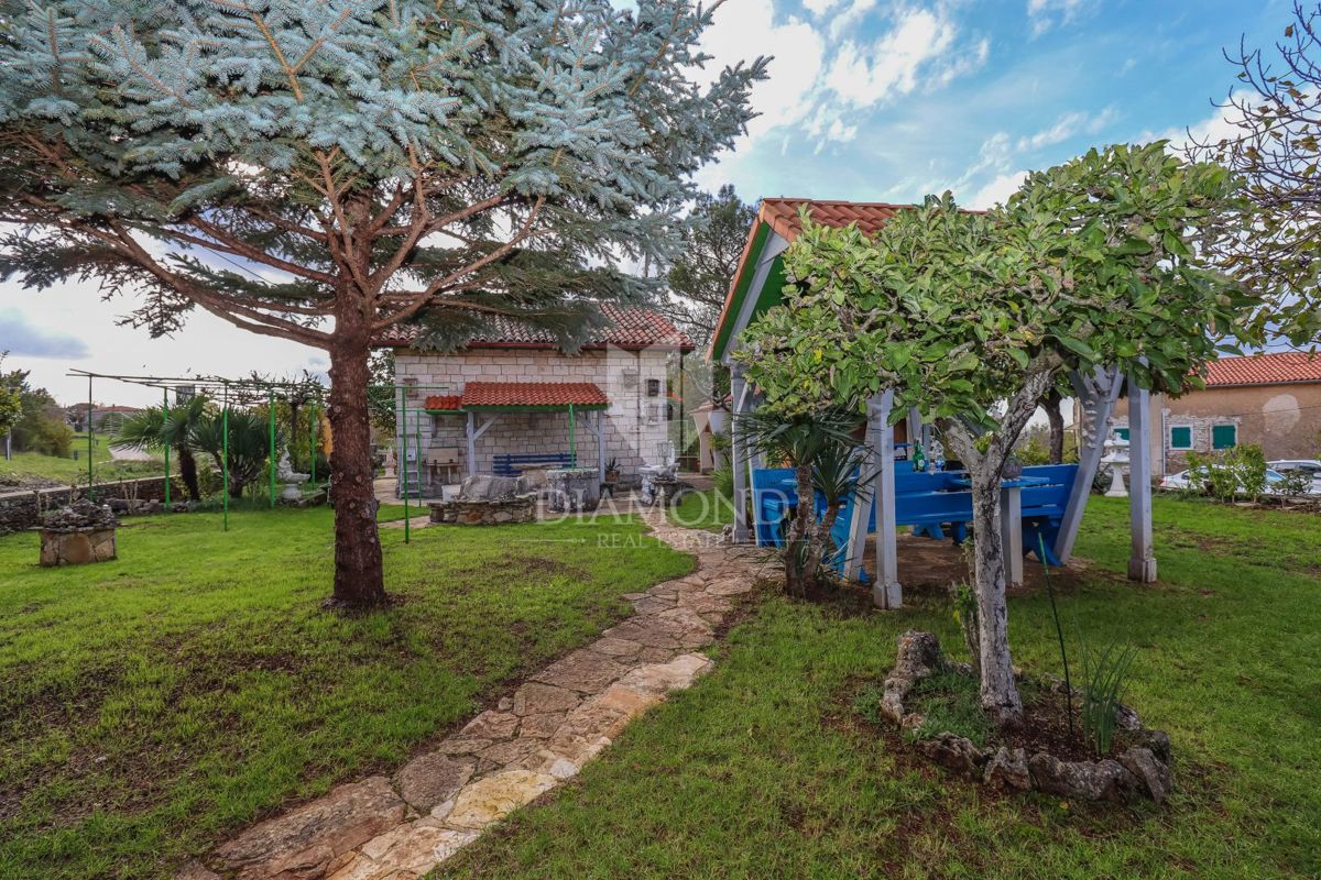 Rovigno, dintorni, affascinante casa in pietra