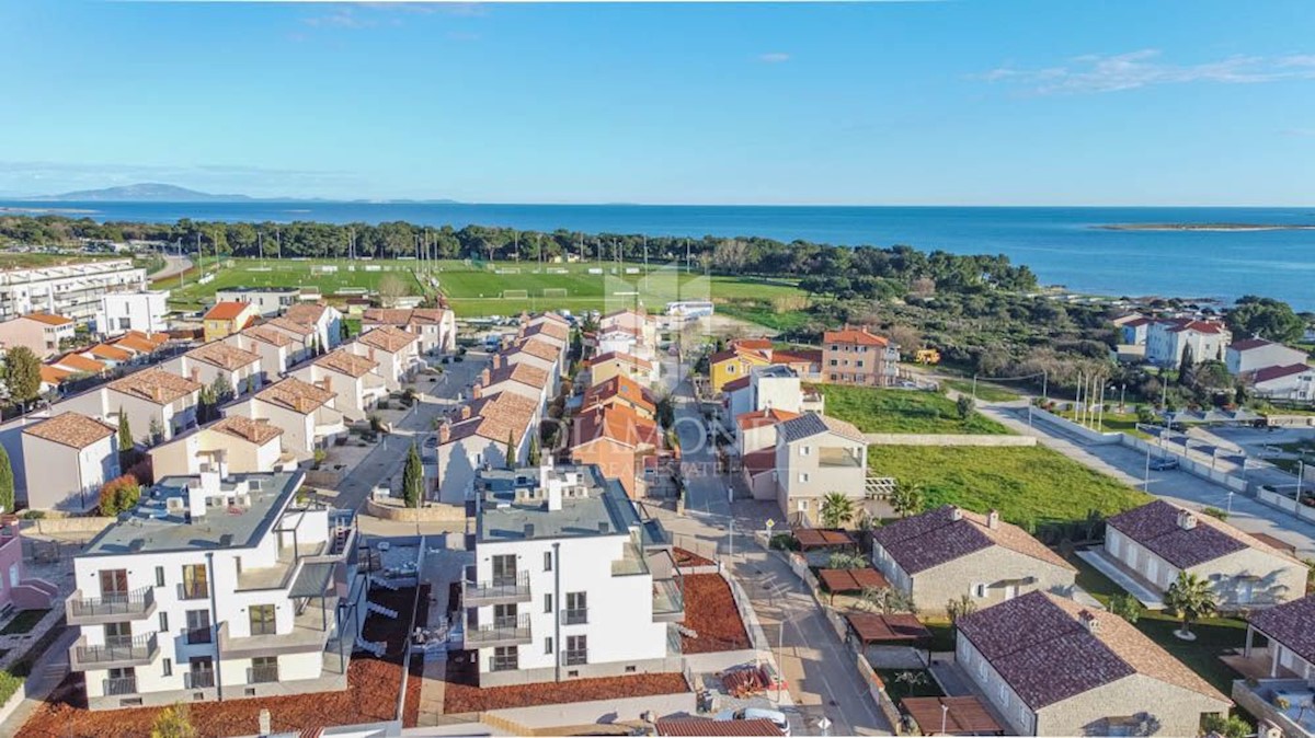 Nuovo edificio moderno, 2° piano, ascensore, 100 metri dal mare, Medolino!