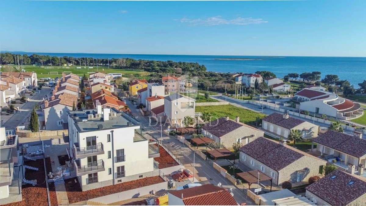 Nuovo edificio moderno, 2° piano, ascensore, 100 metri dal mare, Medolino!