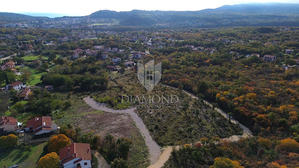 Labin, terreno edificabile in periferia con vista aperta