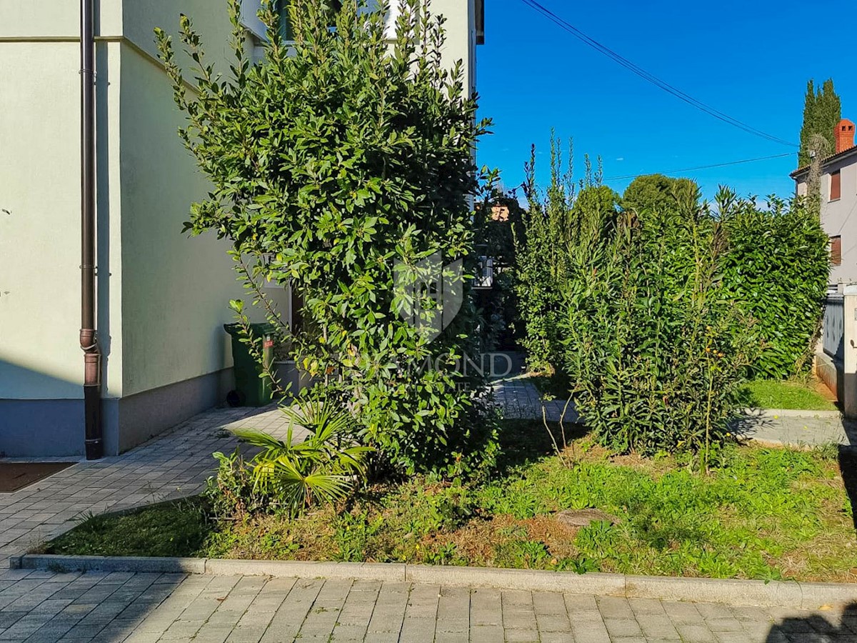 Umago, dintorni! Piano rialzato della casa a soli 300 m dal mare!