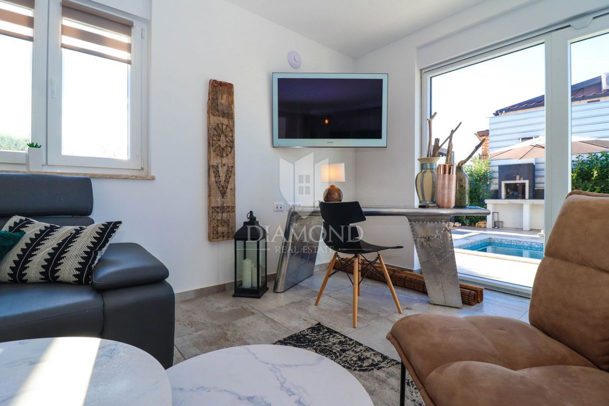 Parenzo, dintorni, bella casa moderna con piscina!