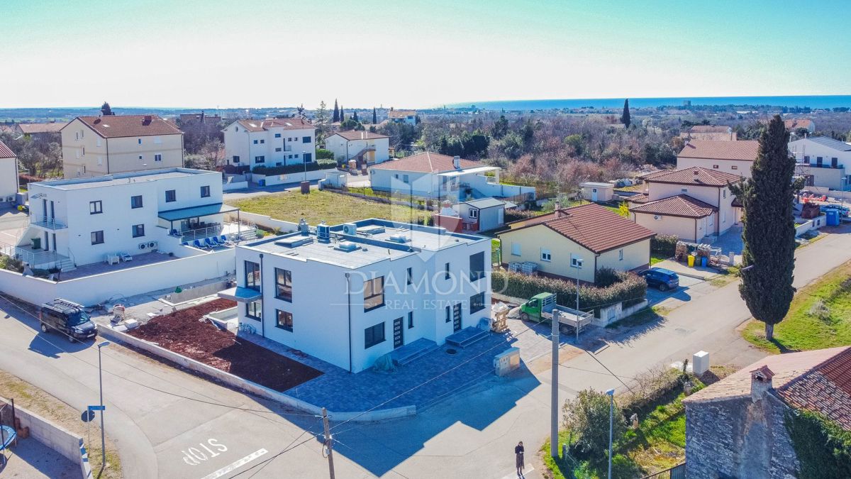 Umago, dintorni! Casa moderna attrezzata con piscina!