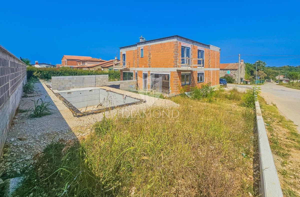 Umago, dintorni, nuova costruzione! Casa moderna con piscina!