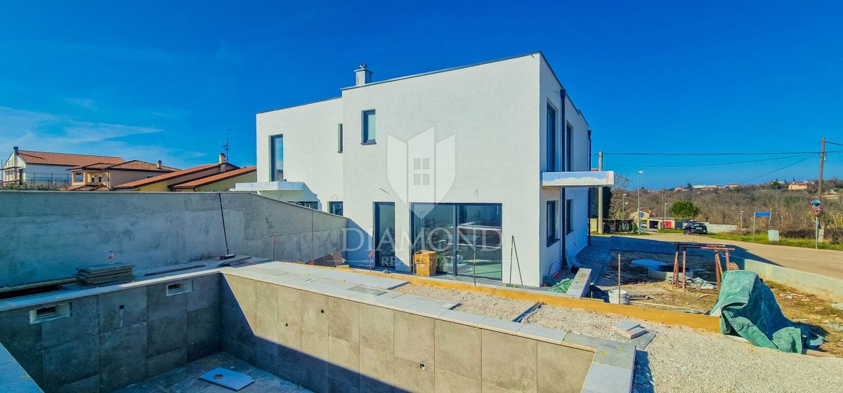 Umago, dintorni! Casa moderna attrezzata con piscina!