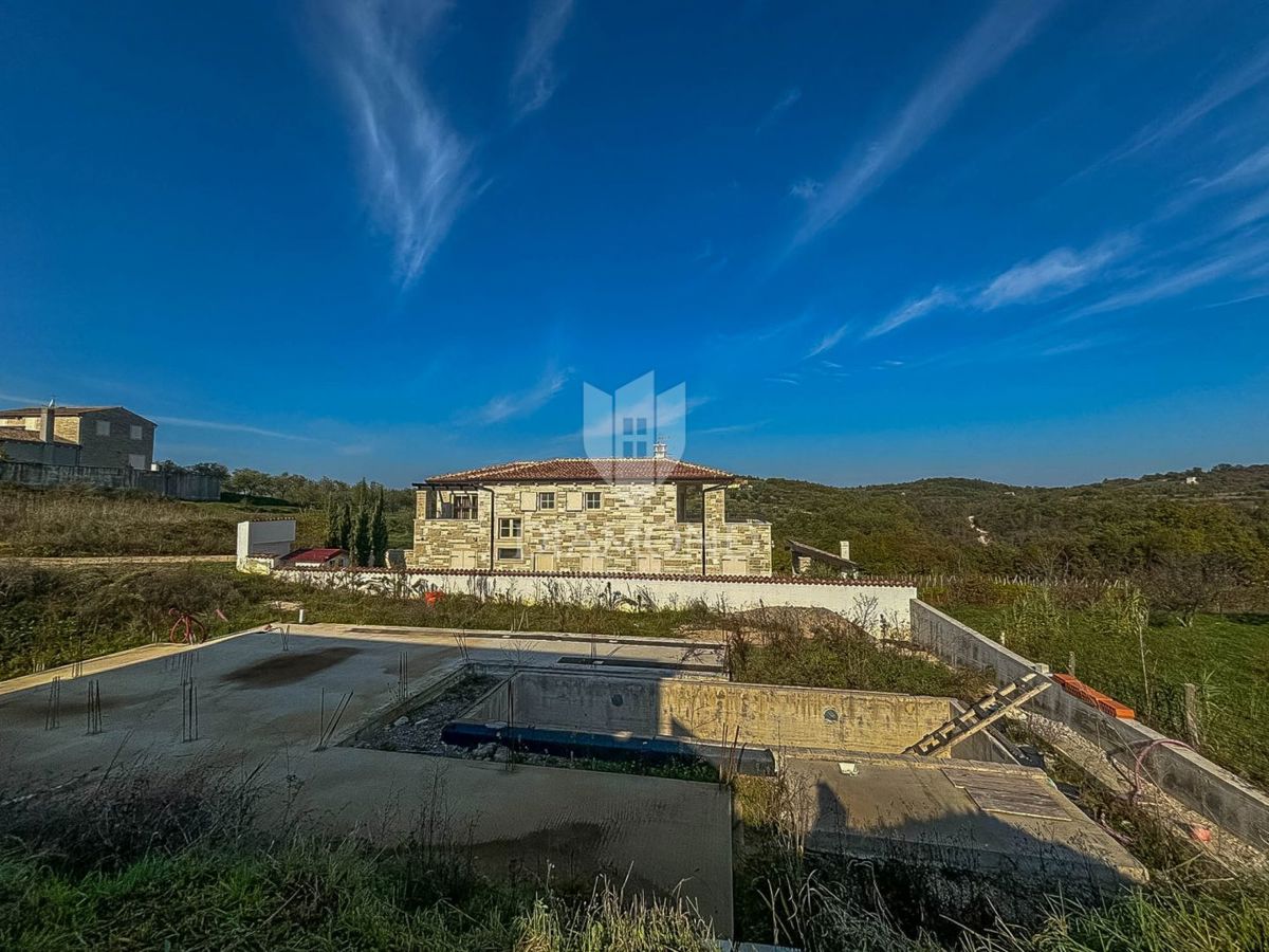 Momiano, nuova costruzione, villa con piscina!