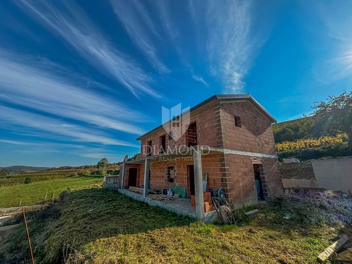 Momiano, nuova costruzione, villa con piscina!