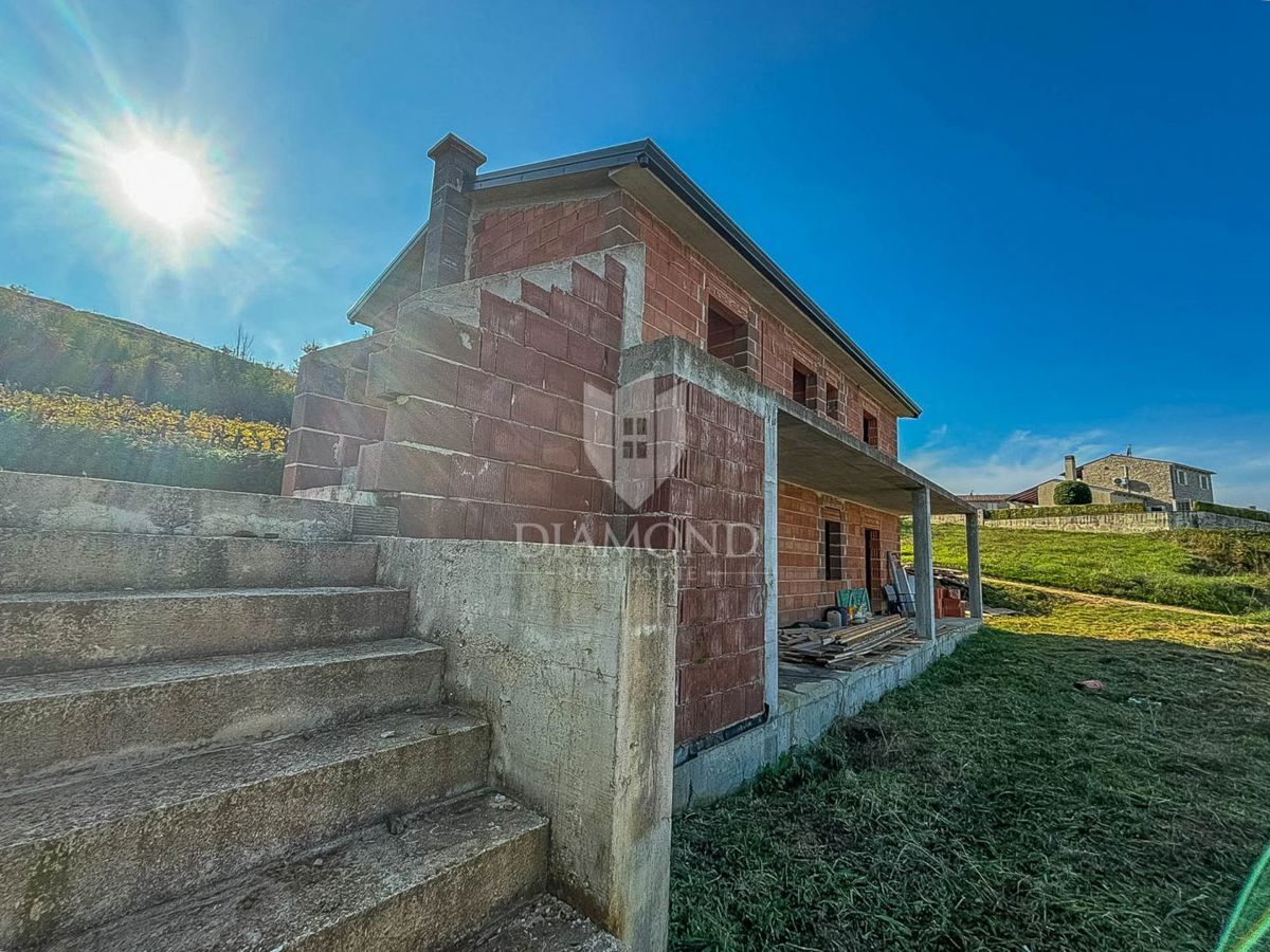 Momiano, nuova costruzione, villa con piscina!