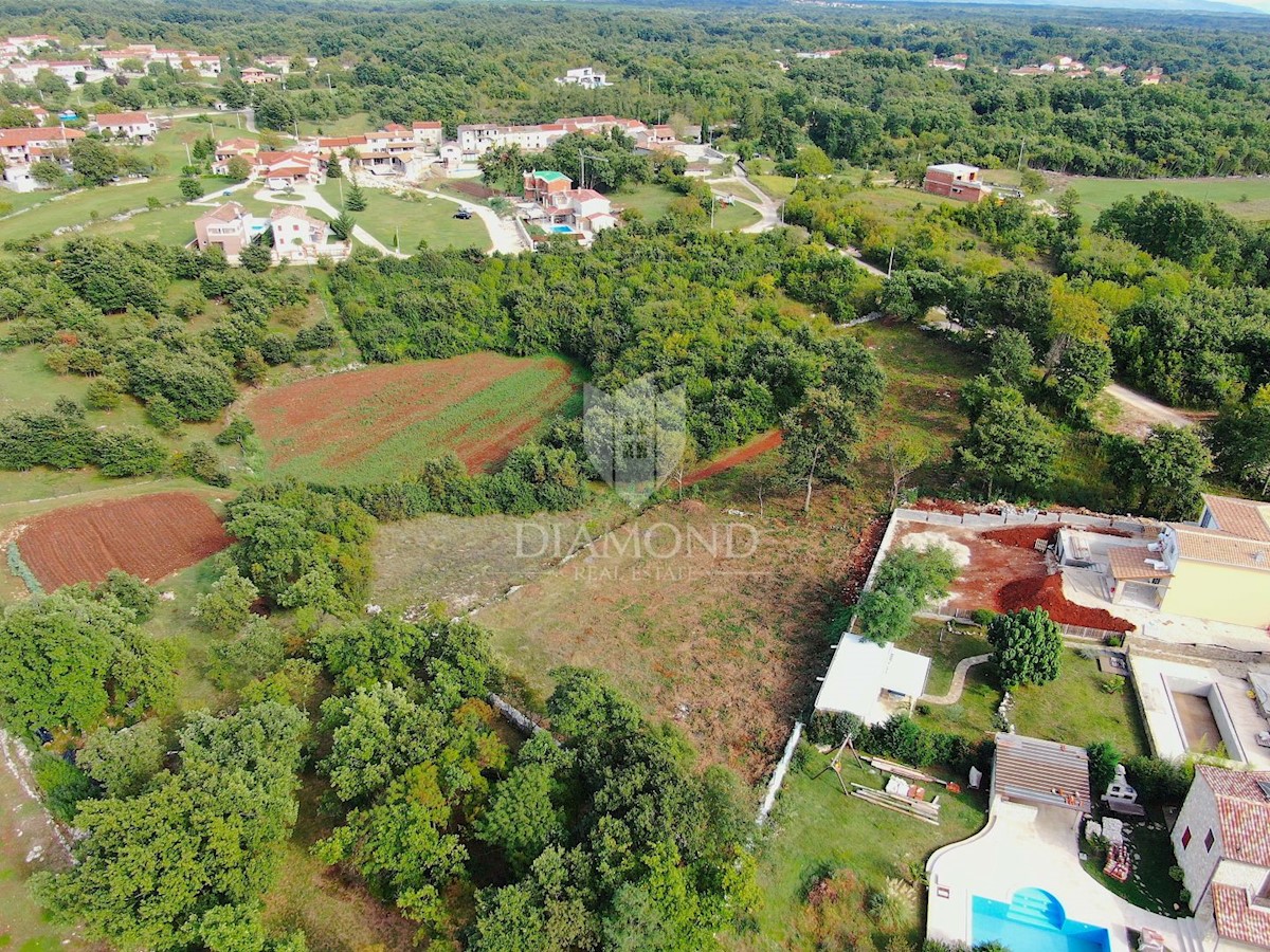 Svetvinčenat, terreno edificabile con concessione edilizia per la costruzione di una villa 