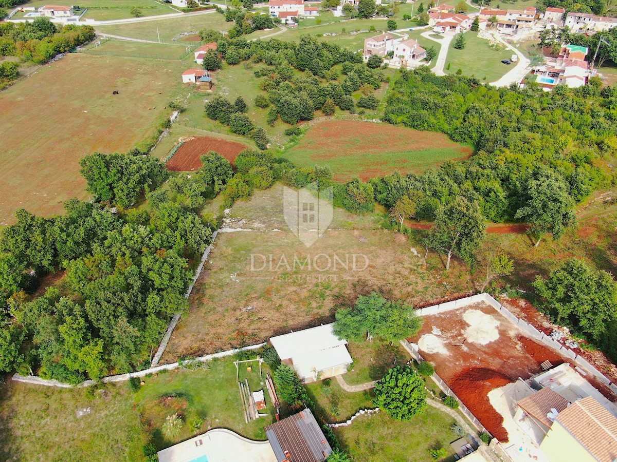 Svetvinčenat, terreno edificabile con concessione edilizia per la costruzione di una villa 