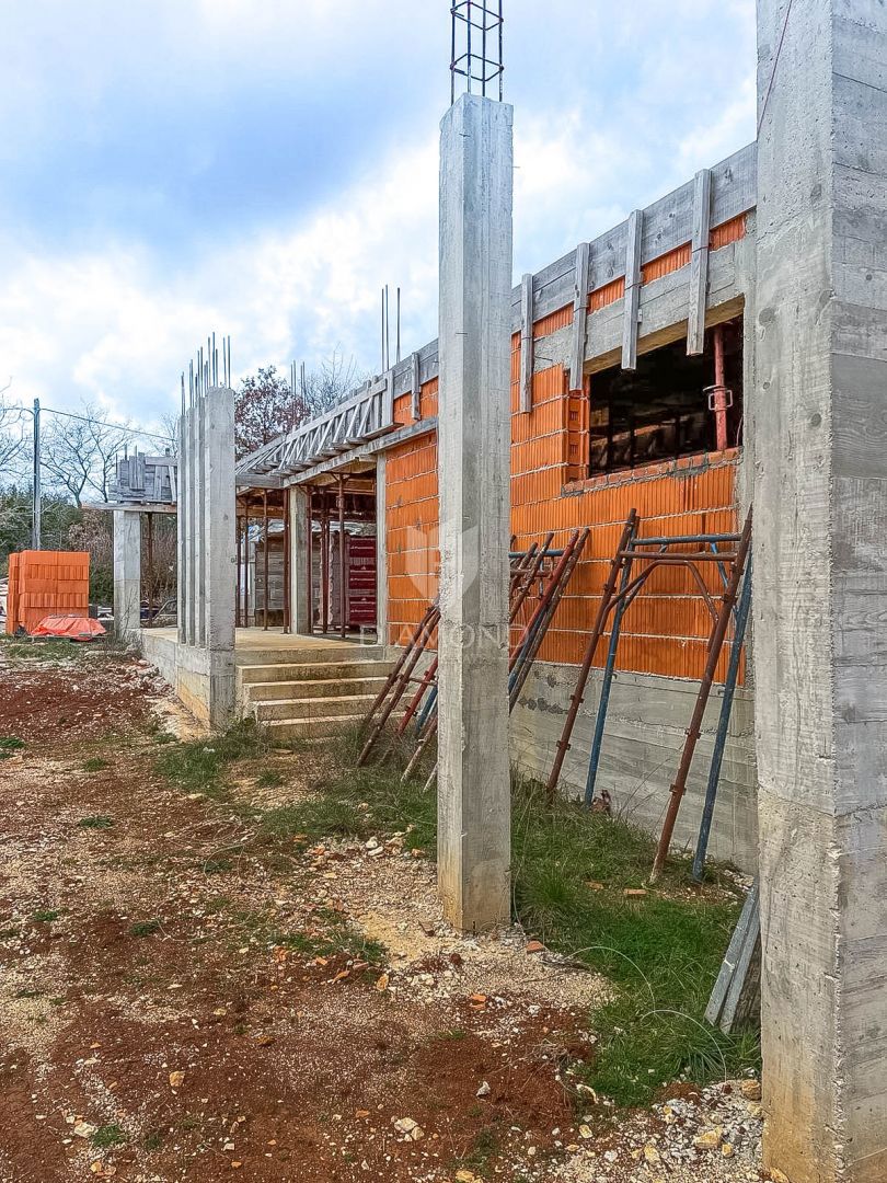Rovigno, dintorni, casa in costruzione in una posizione ambita