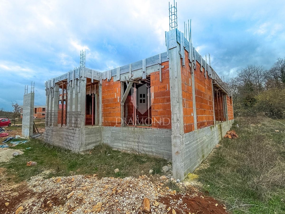 Rovigno, dintorni, casa in costruzione in una posizione ambita