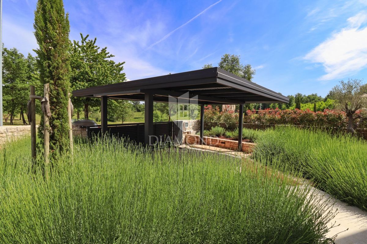 Parenzo, dintorni, villa in pietra d'Istria in posizione tranquilla